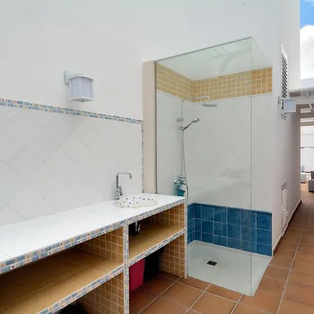 Lovely 3-bed In Puerto Del Carmen